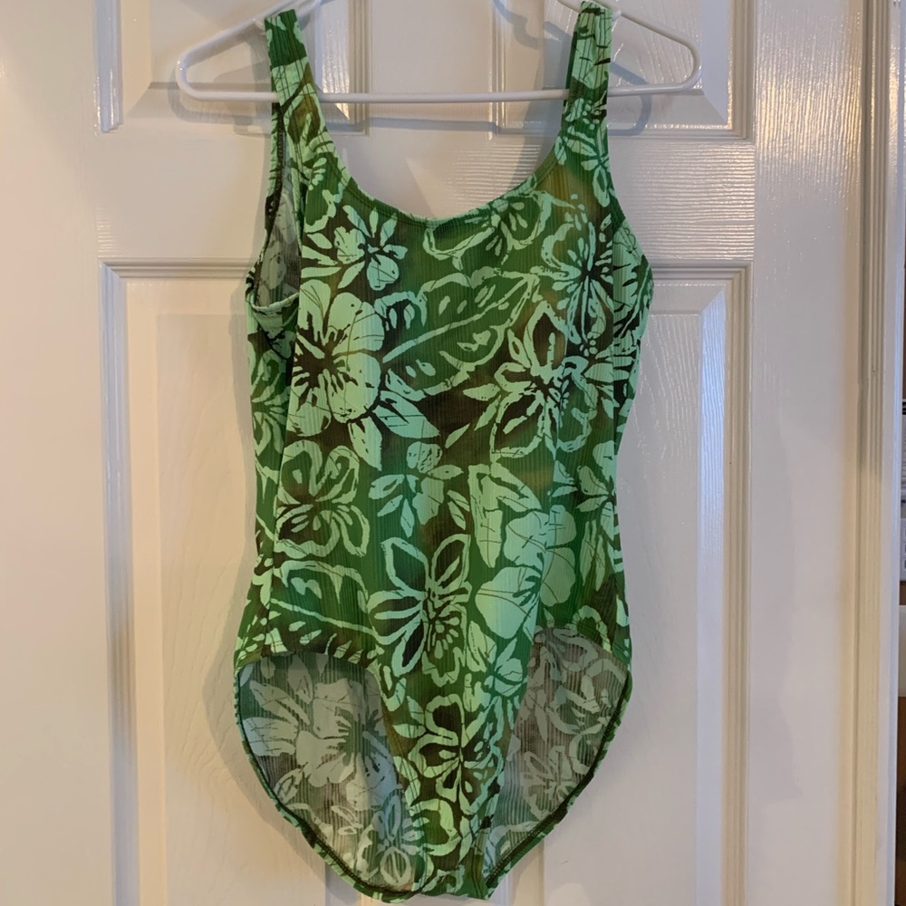 Swimsuit w/sarong tie skirt